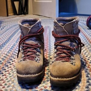 Mililor Made In Switzerland Retro Heavy Rugged Tan Boots with Red Laces